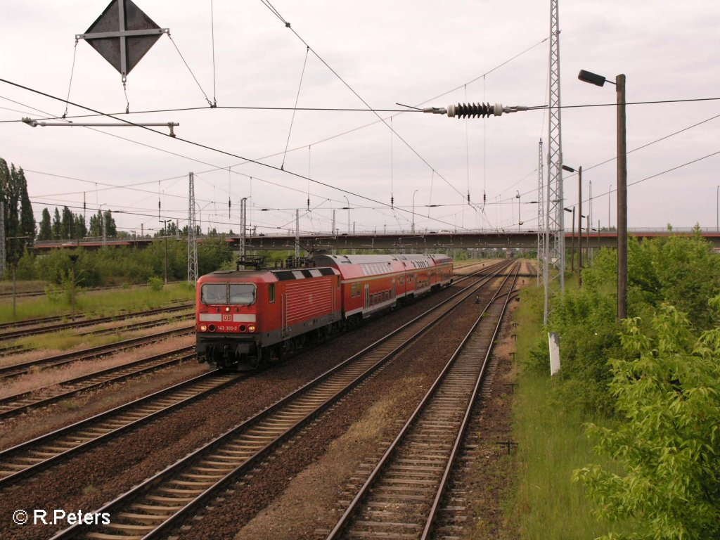 143 300-2 durchf�hrt Eisenh�ttenstadt mit ein RB11 Cottbus. 20.05.08