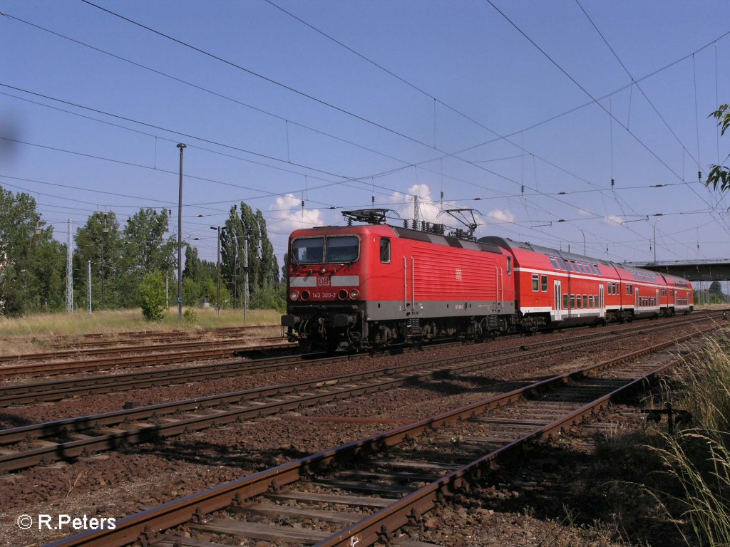 143 300-2 verl�sst Eisenh�ttenstadt mit RB11 Cottbus. 07.06.08
