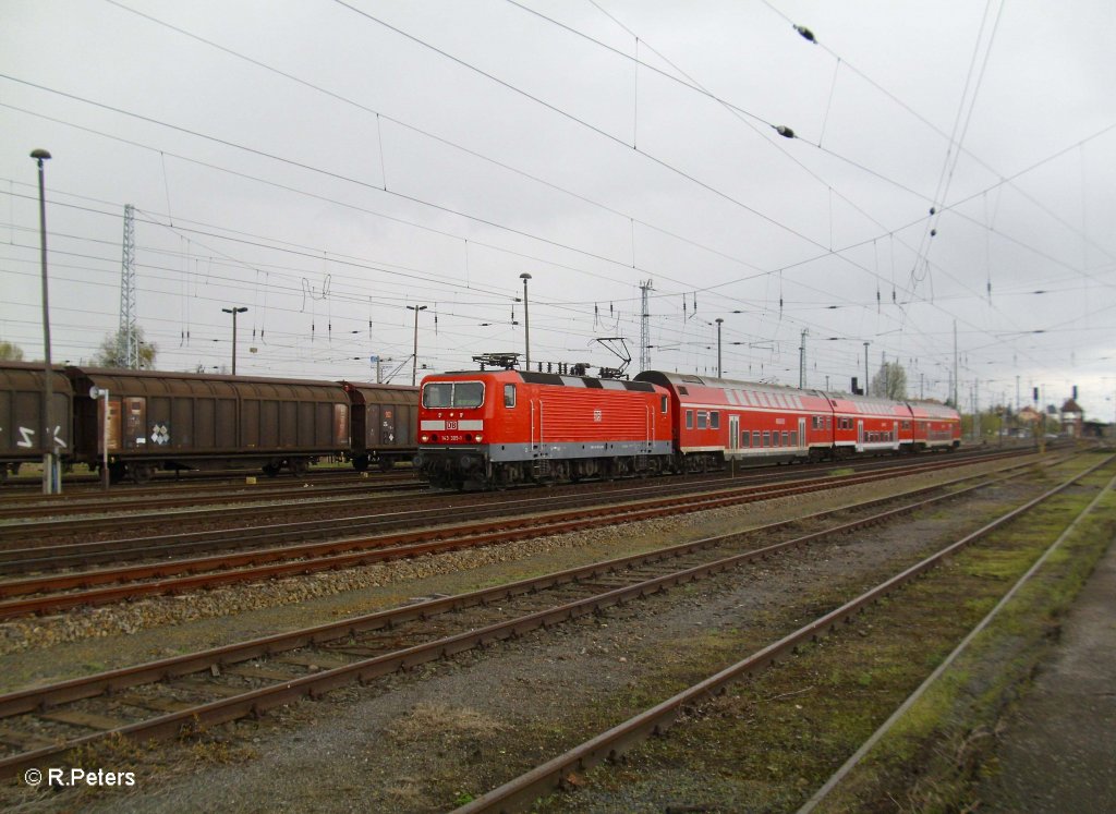 143 305-1 verl�sst Eisenh�ttenstadt mit der RB11 Cottbus. 21.04.10