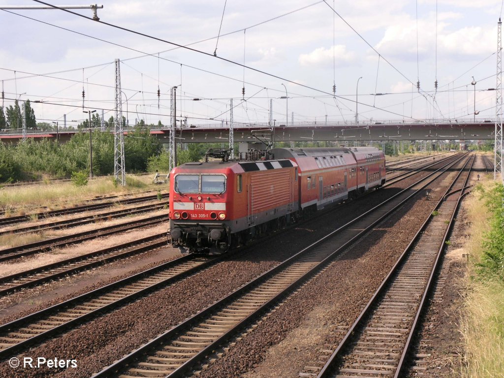 143 305-1 verl�sst Eisenh�ttenstatd mit den RB11 Cottbus. 06.06.08