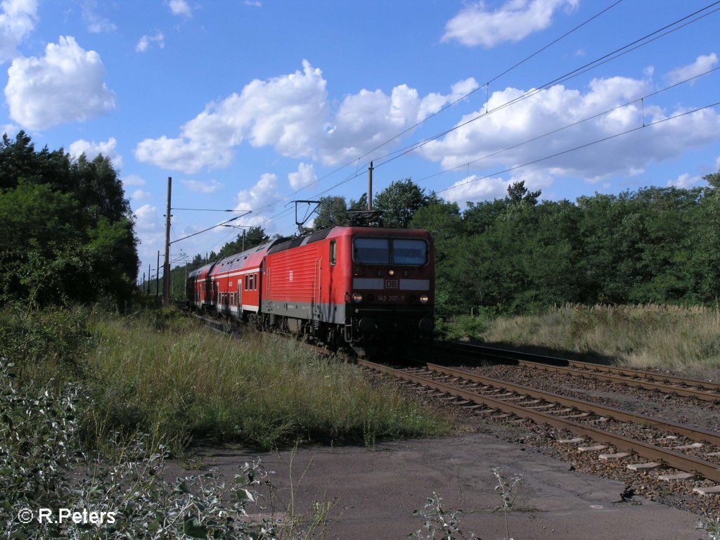 143 307-7 auf dem R�ckweg nach Cottbus beim ex HP Vogelsang. 13.08.08