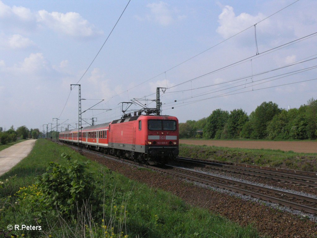 143 820-9 zieht bei Obertraubling eine RB Eggm�hl. 01.05.09