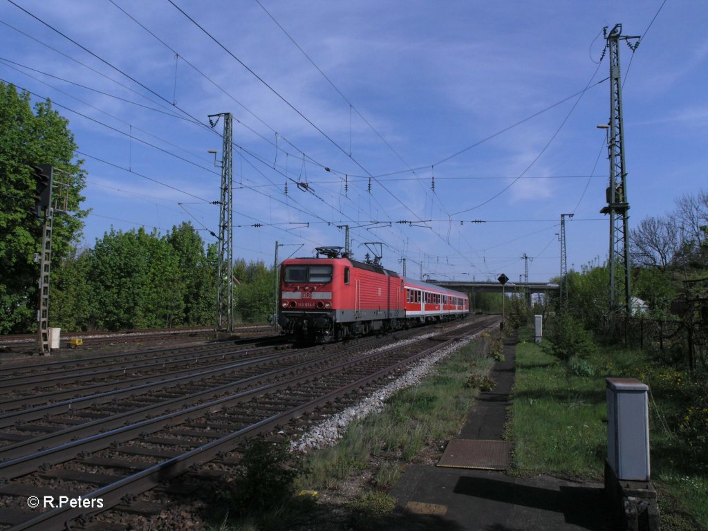 143 824-1 f�hrt mit der RB32526 nach Regensburg in Obertraubling ein. 29.04.10