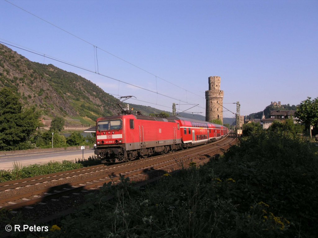 143 856-3 verl�sst Oberwesel mit einem RE Koblenz. 24.07.08