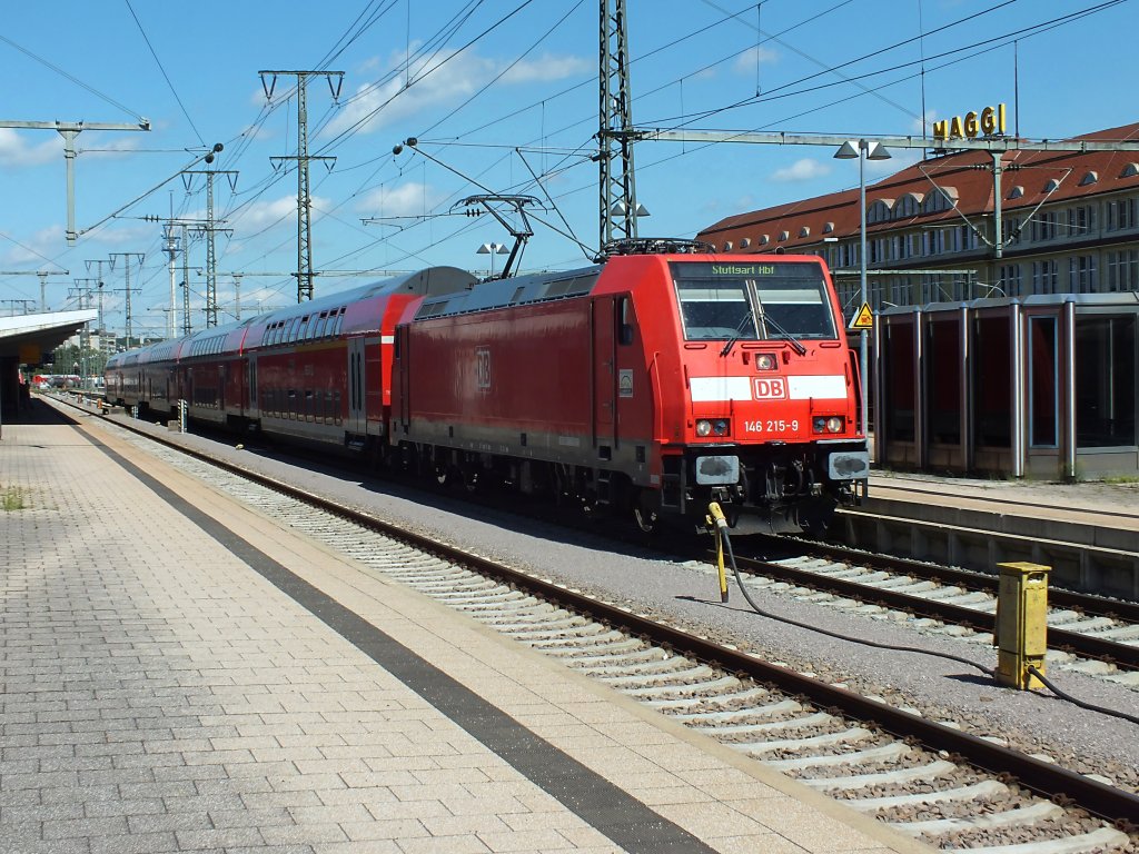 146 215 verl�sst am 31.7.13 mit einem Regionalexpress nach Stuttgart den Bahnhof von Singen.