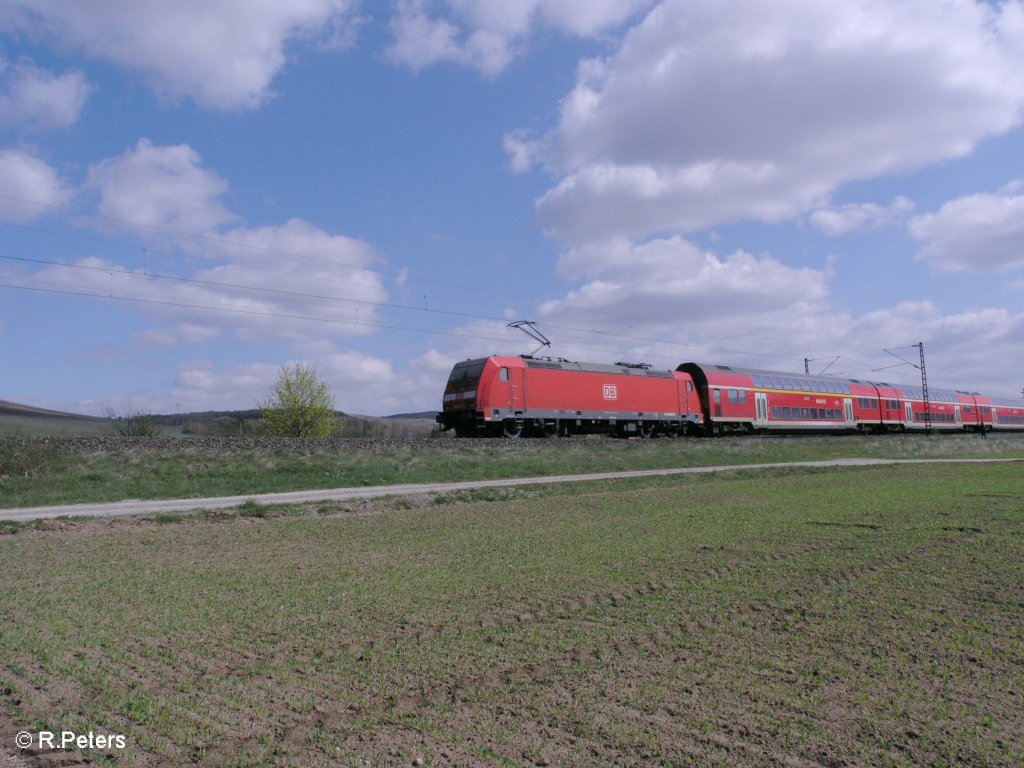 146 241-5 schiebt bei Th�ngersheim den RE 4617 nach N�rnberg. 10.04.10