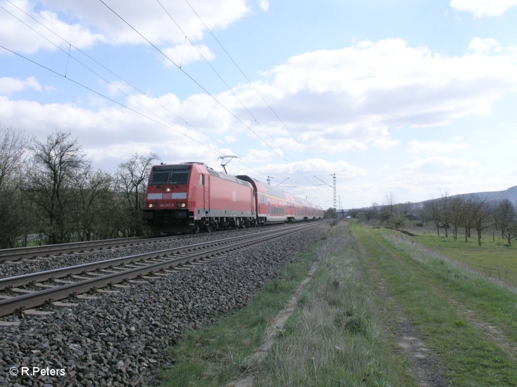 146 247-2 zieht den RE4616 nach Frankfurt/Main bei Th�ngersheim. 10.04.10