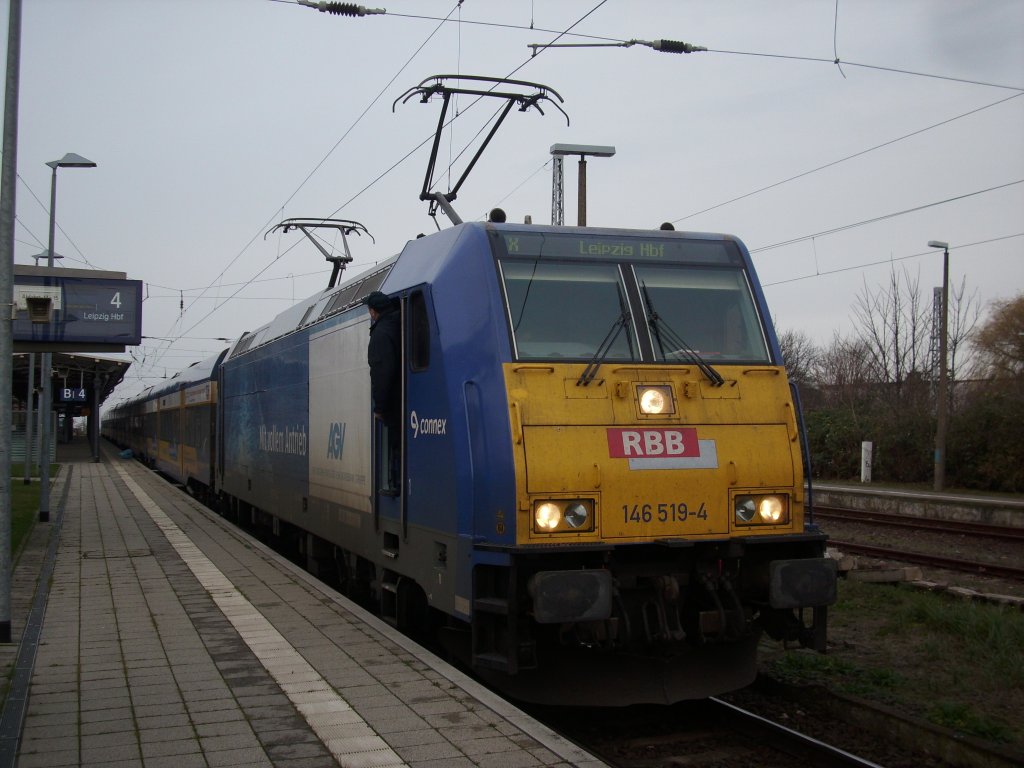 146 516 mit dem InterConnex Warnem�nde-Leipzig am 05.Dezember 2009 in Warnem�nde.