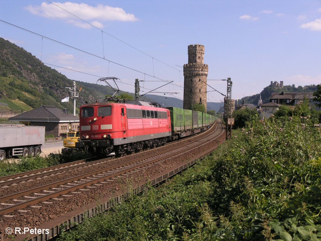 151 052-8 verl�sst Oberwesel mit ein Hangartner richtung Koblenz. 24.07.08