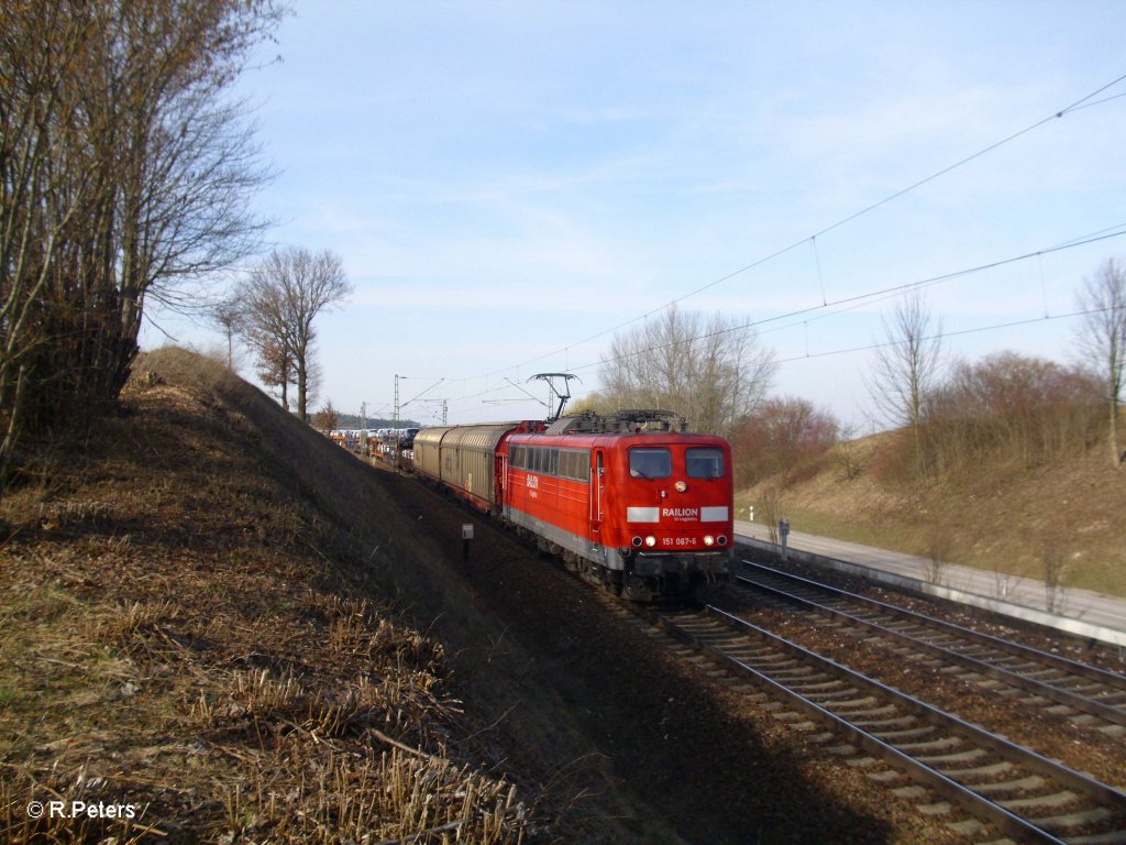 151 067-6 mit gemischten G�terzug bei Fahlenbach. 24.03.11