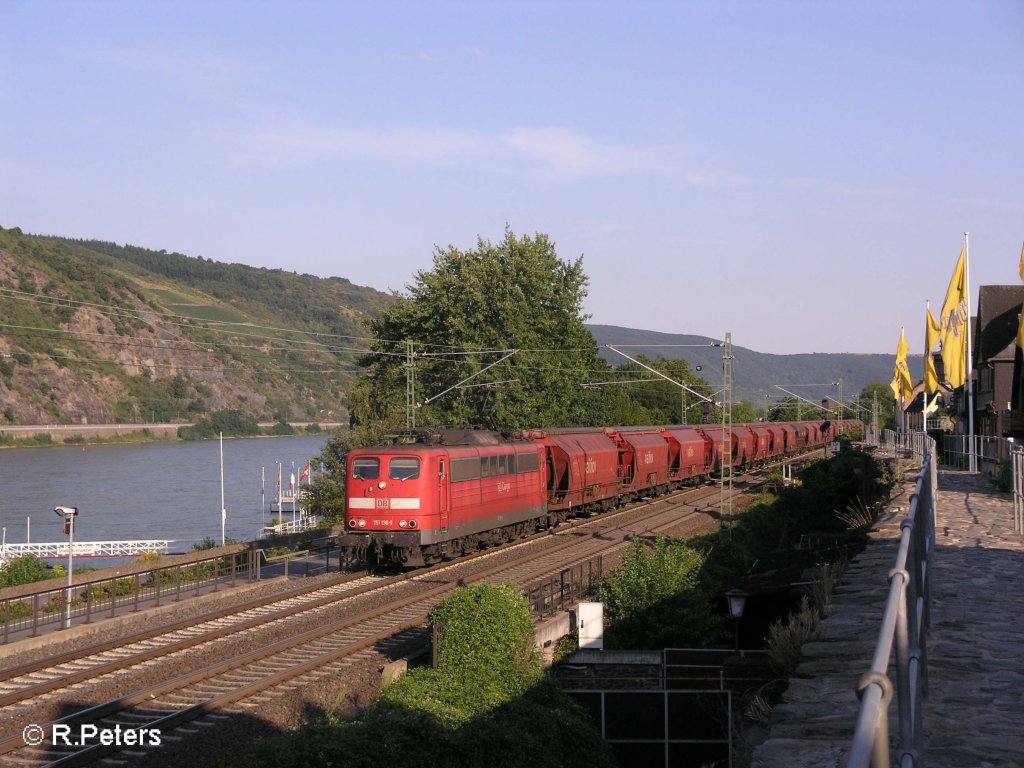 151 136-9 durchf�hrt Oberwesel mit ein Getreidezug. 24.07.08