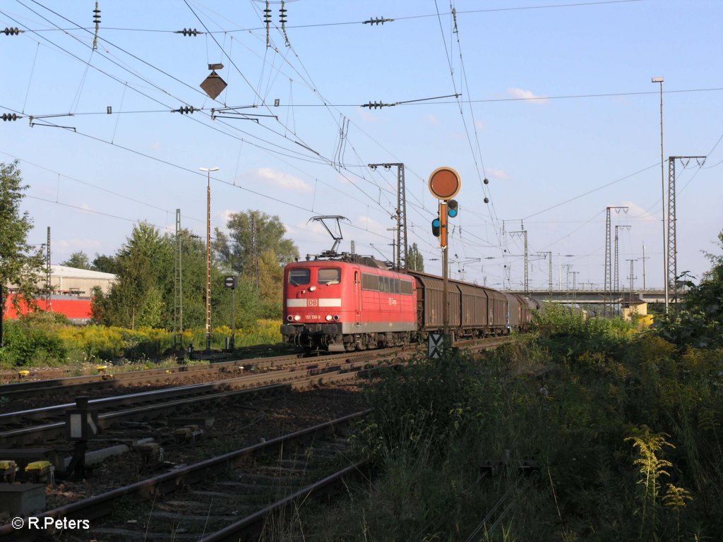 151 136-9 zieht ein gemischten G�terzug durch Regensburg Ost. 27.08.09 