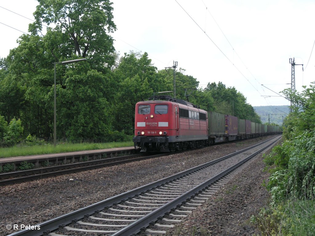 151 138-5 zieht ein Containerzug Consend Leasing durch Regensburg Pr�fering. 09.05.09
