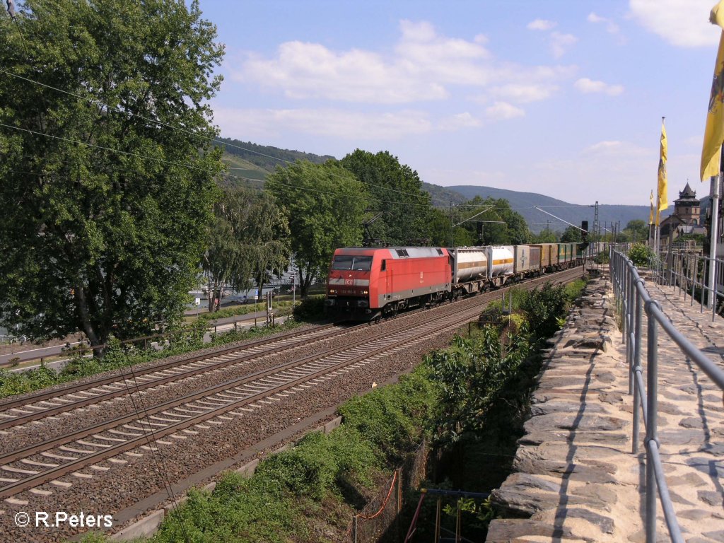 152 155-8 durchf�hrt Oberwesel mit ein Intermodelzug. 24.07.08