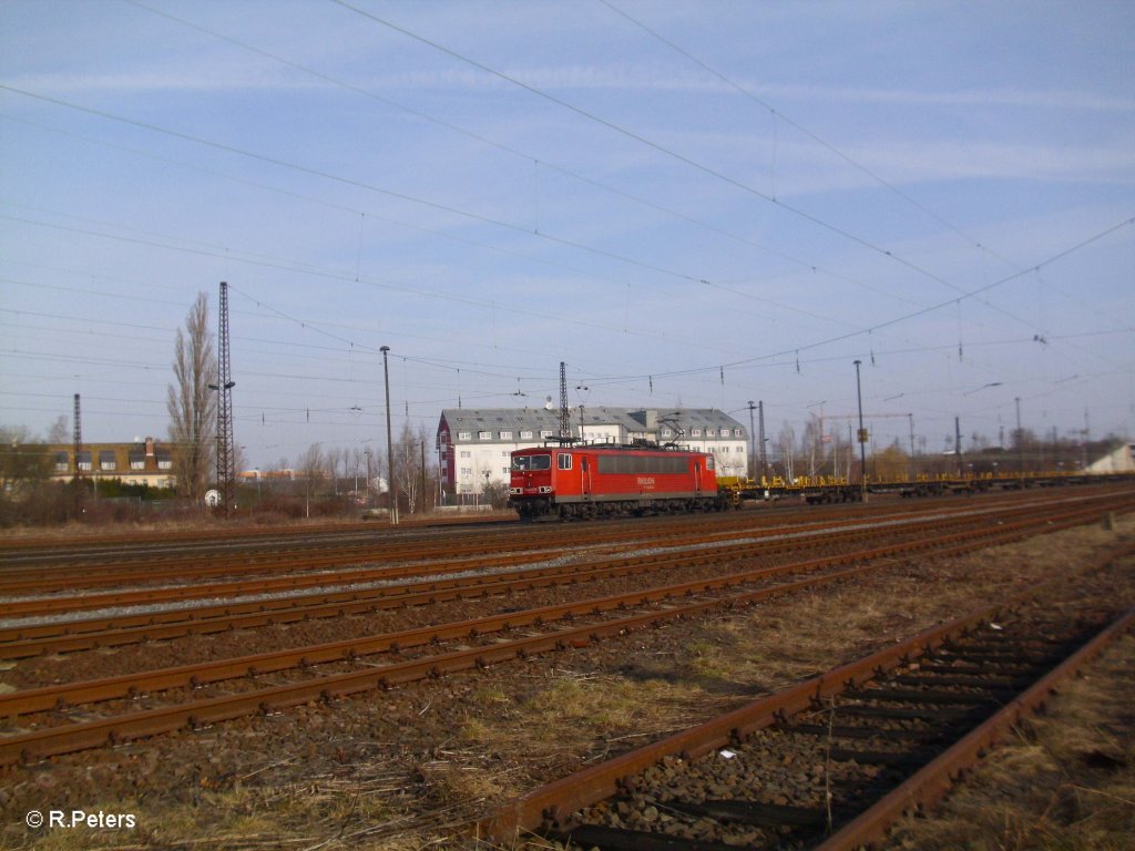 155 017-2 mit einem leeren Schienezug in Leipzig Sch�nefeld. 12.03.11
