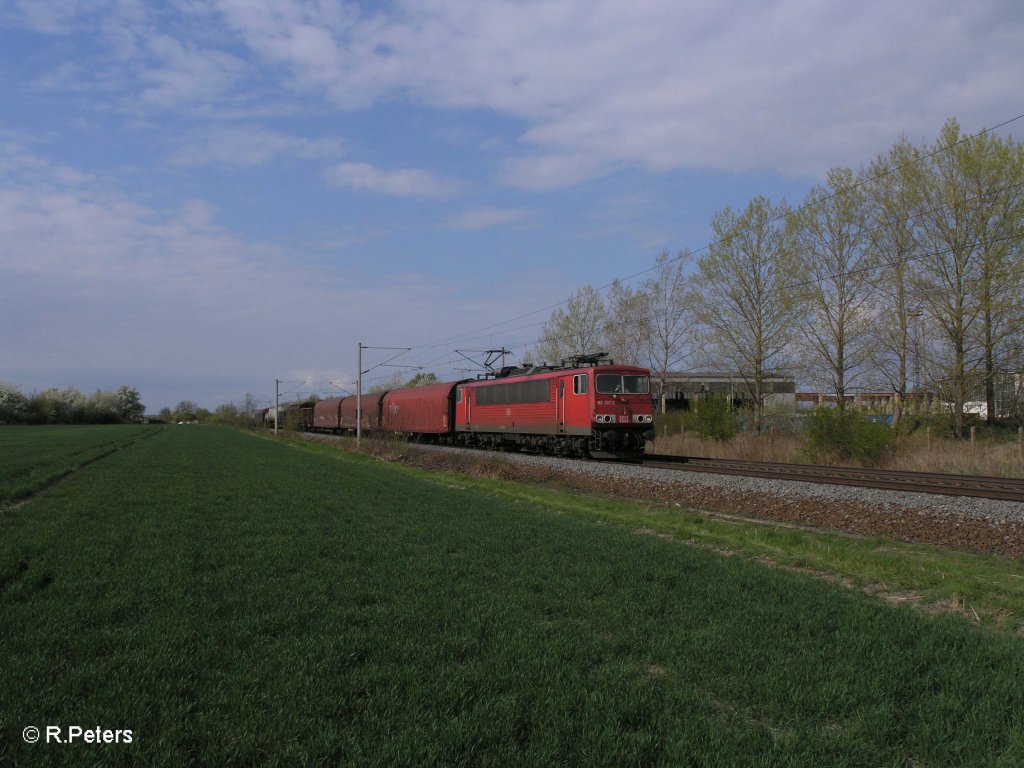 155 097-9 mit gemischten G�terzug bei Podelwitz. 16.04.11