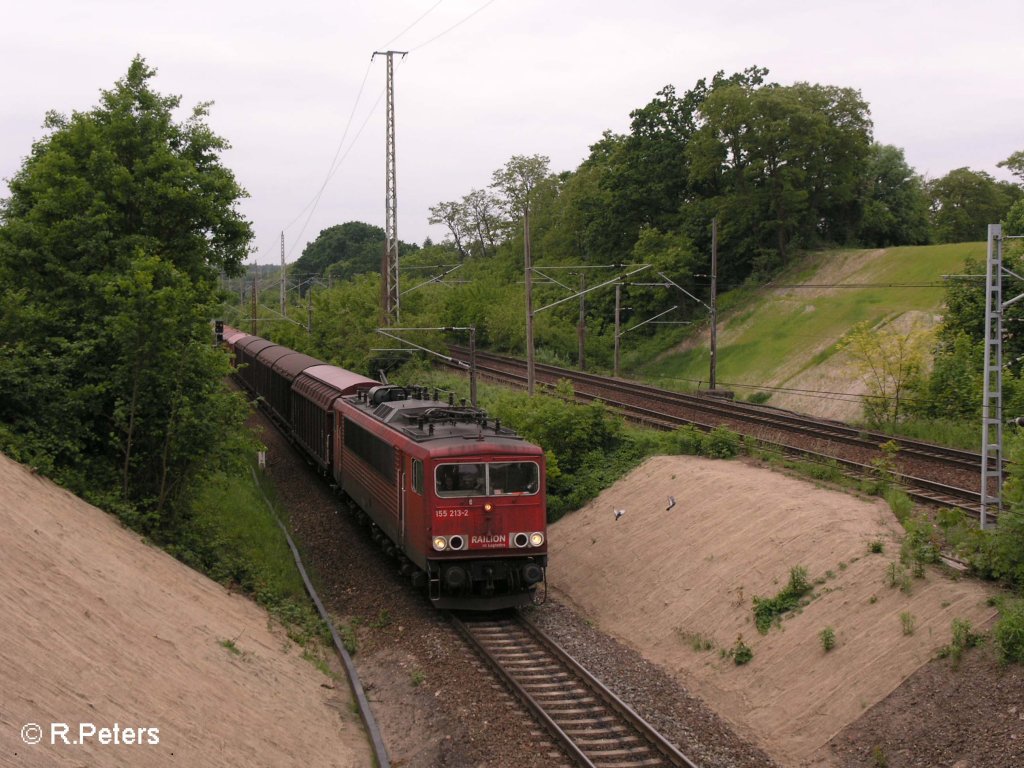 155 213-2 f�hrt mit ein gedeckten G�terzug von der Oderbr�cke in Frankfurt/Oder ein. 22.05.08