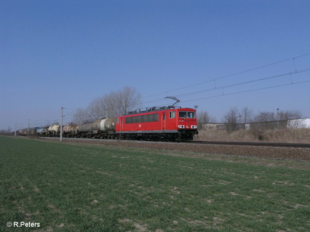 155 218-1 mit kurzer gemischter G�terzug bei Podelwitz. 29.03.11