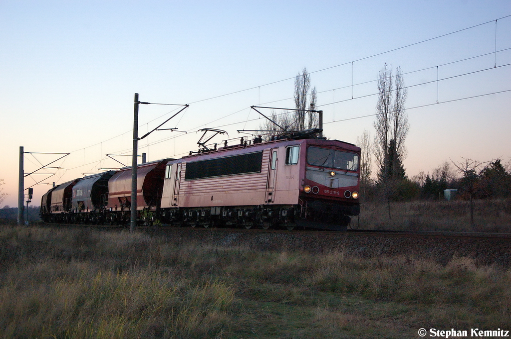 155 219-9 DB Schenker Rail Deutschland AG mit einem Kalizug in Stendal(Wahrburg) und fuhr in Richtung Tangerh�tte weiter. 22.11.2012