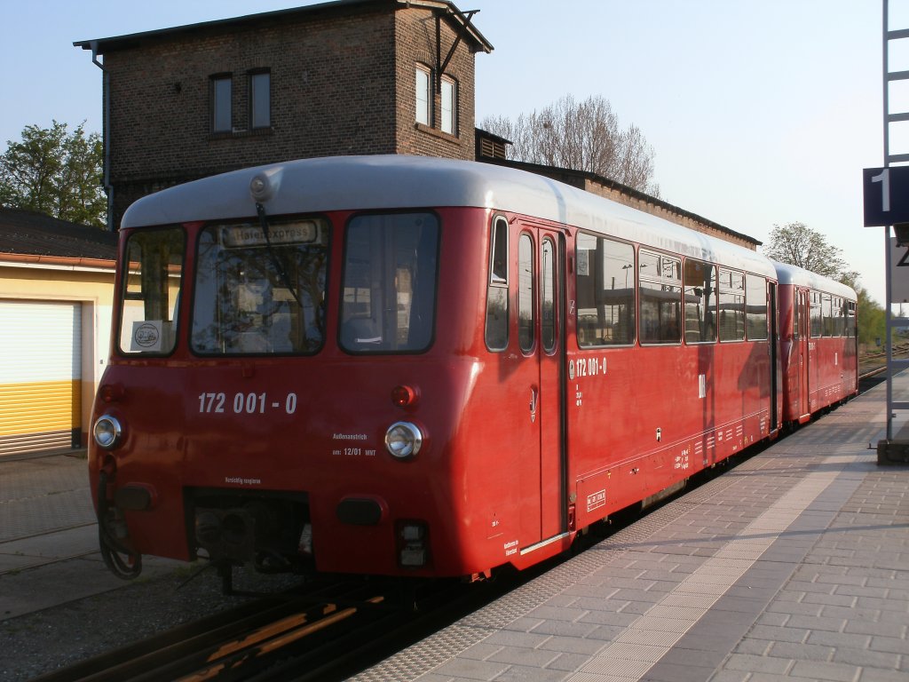 172 001 von der Neustrelitzer Hafenbahn am 26.April 2011 in Bergen/R�gen.