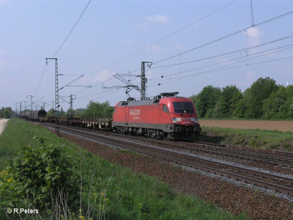 182 006-7 geht in Obertraubling mit ein gemischten G�terzug in die �berholung. 01.05.09