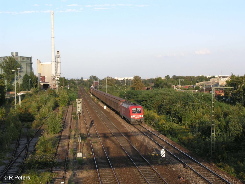 182 019-0 f�hrt mit ein gemischten G�terzug in Regensburg ein. 27.08.09