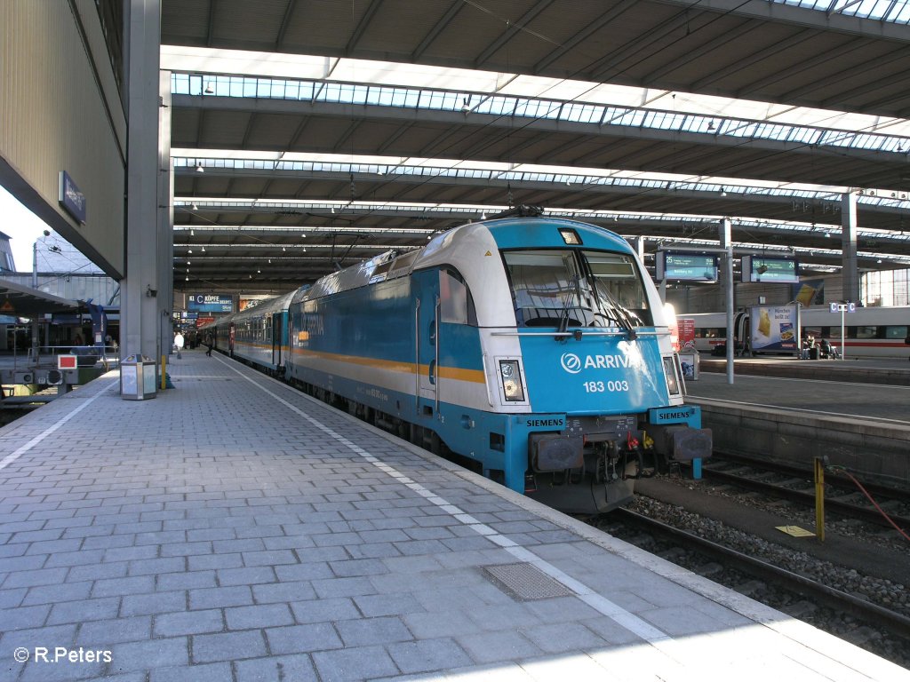 183 003 steht im M�nchner HBF mit dem Alex nach Hof bereit. 28.02.09