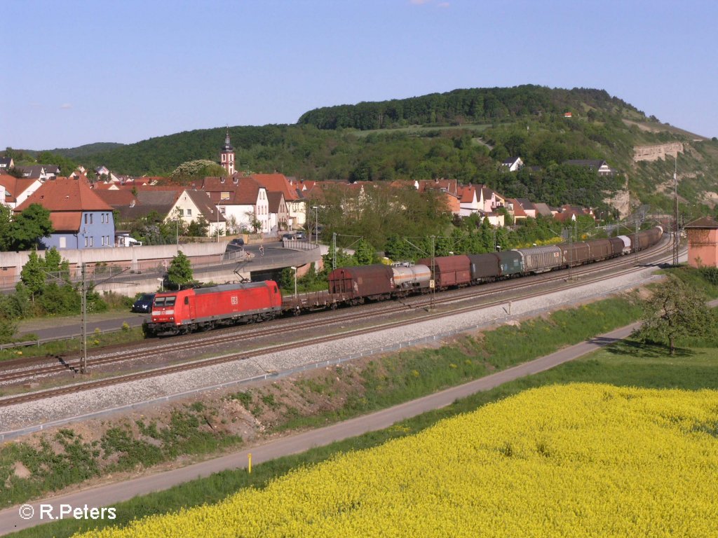 185 040-3 durchf�hrt Retzbach-Zellingen mit ein gemischten G�terzug. 10.05.08