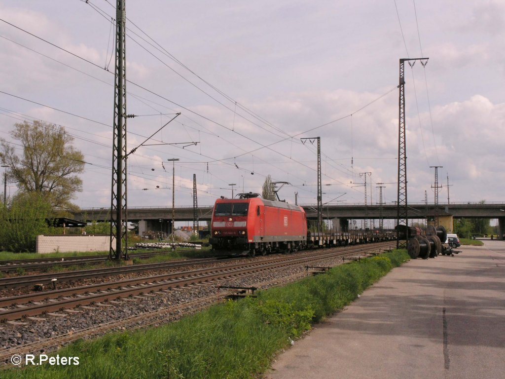 185 048-6 durchf�hrt Regensburg Ost mit ein Stahlzug. 03.05.08