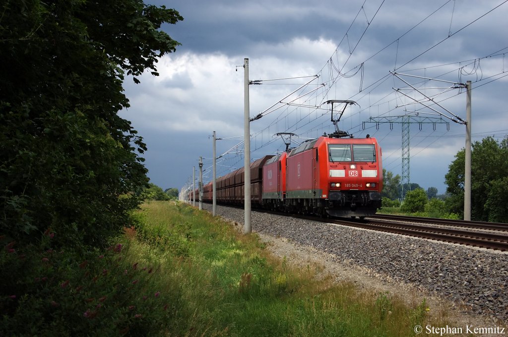 185 049-4 & 185 268-0 mit dem Erzpendler aus Hamburg in Vietznitz in Richtung Paulinenaue unterwegs. Netten Gr�� zur�ck! 24.06.2011