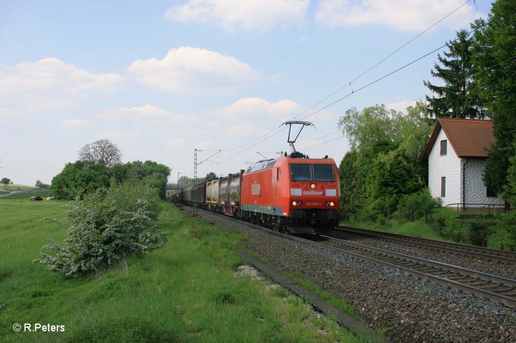 185 055-1 mit gemischten G�terzug bei Postbauer-Heng. 13.05.11