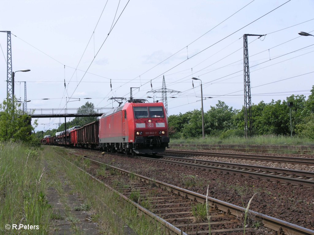 185 062-7 zieht ein gemischten G�terzug durch Saarmund. 17.05.09