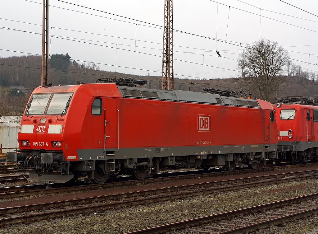 185 067-6  der DB Schenker Rail abgestellt am 14.01.2012 in Kreuztal.
