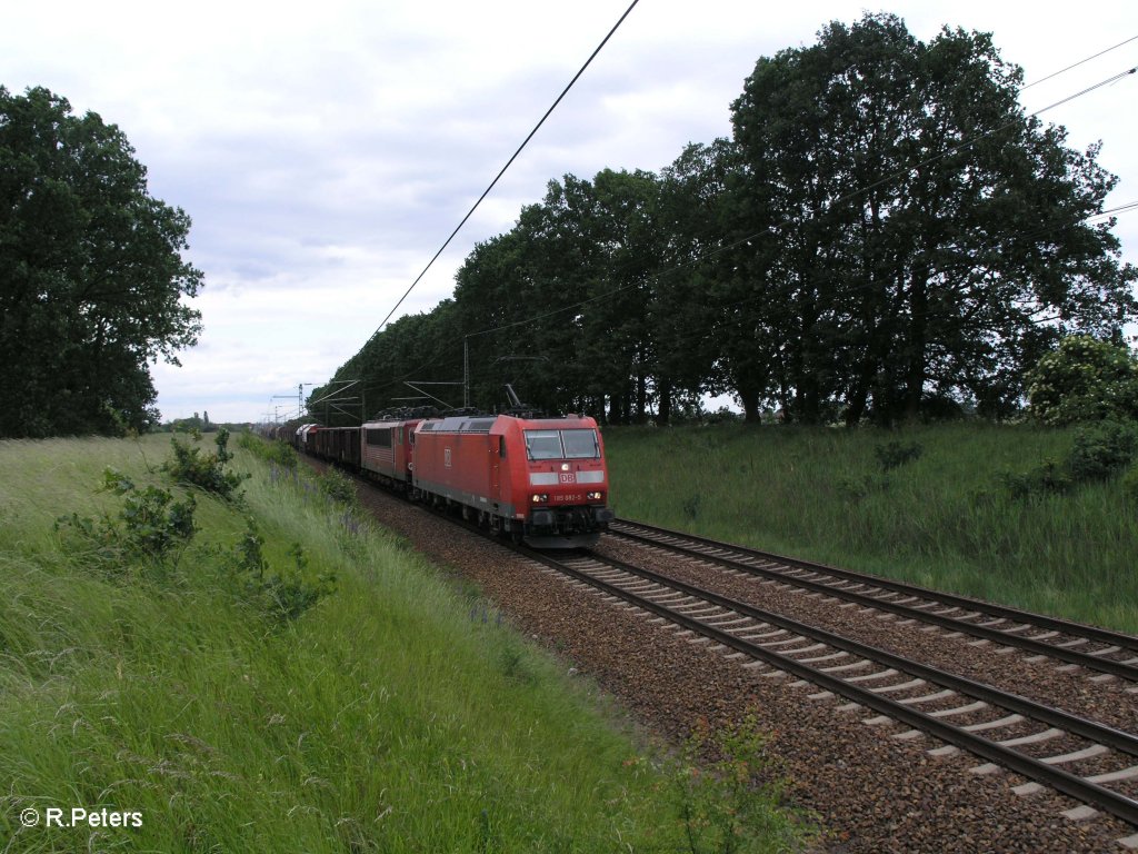 185 082-5 Vorspann vor einer 155 und gemischter G�terzug bei Jacobsdorf(Mark) 29.05.09