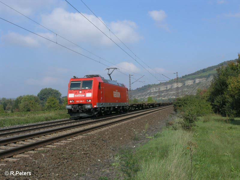 185 199-7 zieht kurz vor Th�ngersheim ein leeren Containerzug. 27.09.08