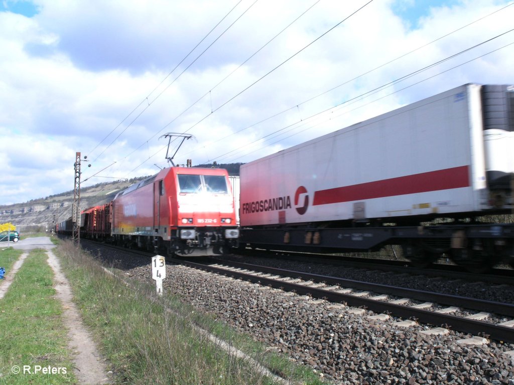 185 232-6 zieht ein gemischten G�terzug bei Th�ngersheim. 10.04.10