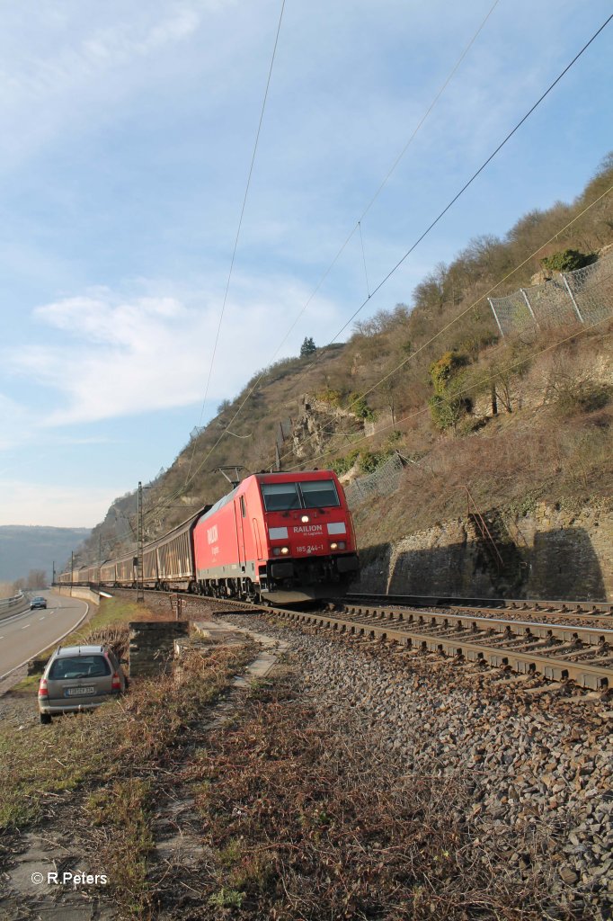 185 244-1 mit gedecktem G�terzug bei Kaub. 06.03.13