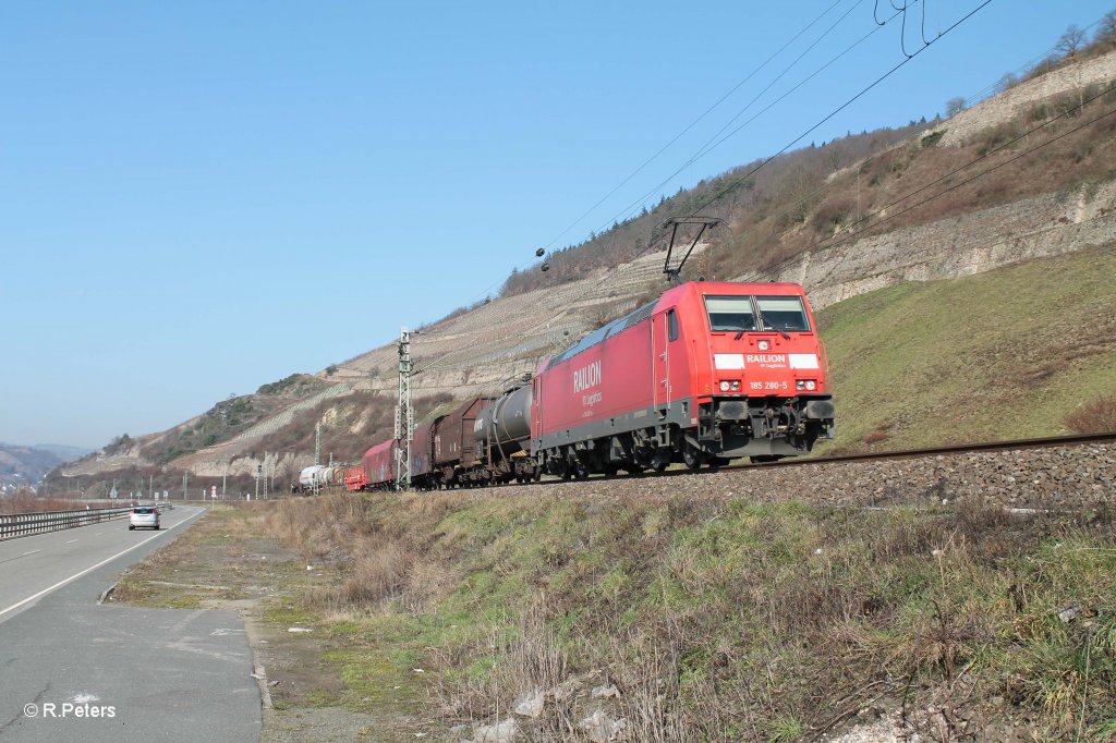 185 280-5 zieht ein gemischten G�terzug bei der Blockstelle Bodental s�dw�rts. 05.03.13