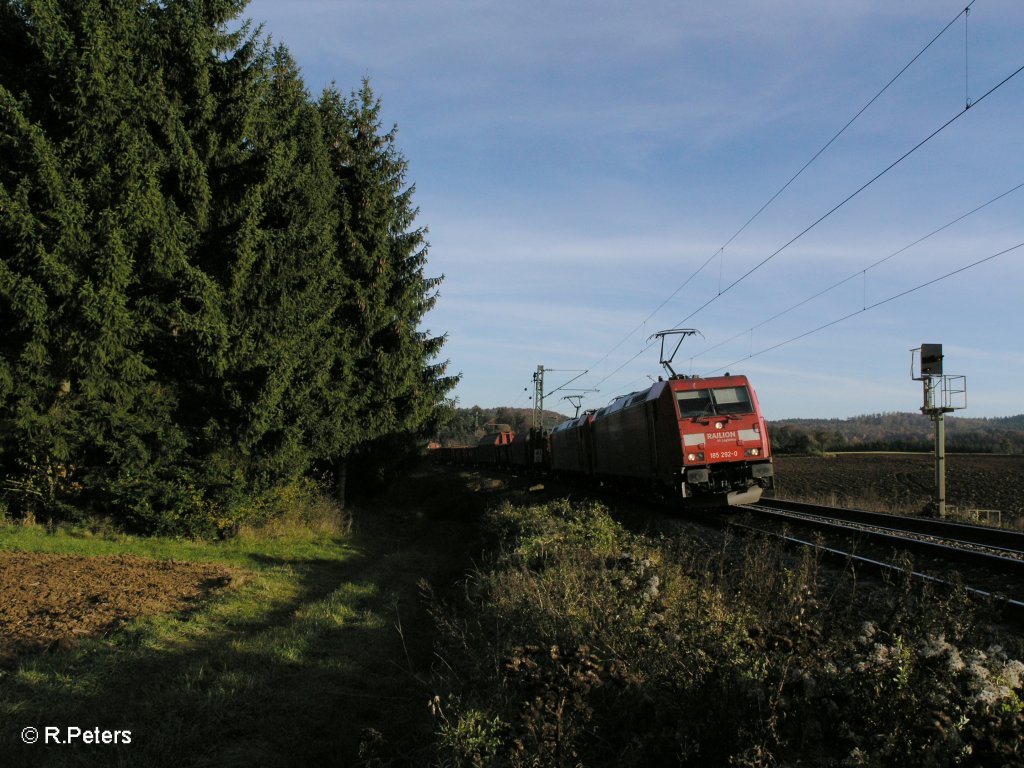 185 292-0 266 und ein gemischten G�terzug bei Wilmerdorf. 29.10.10