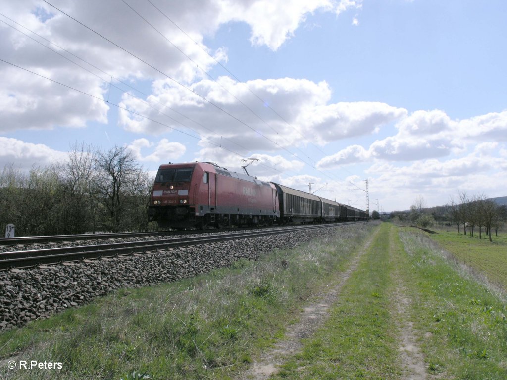 185 304-3 zieht bei Th�ngersheim ein gemischter G�terzug. 10.04.10
