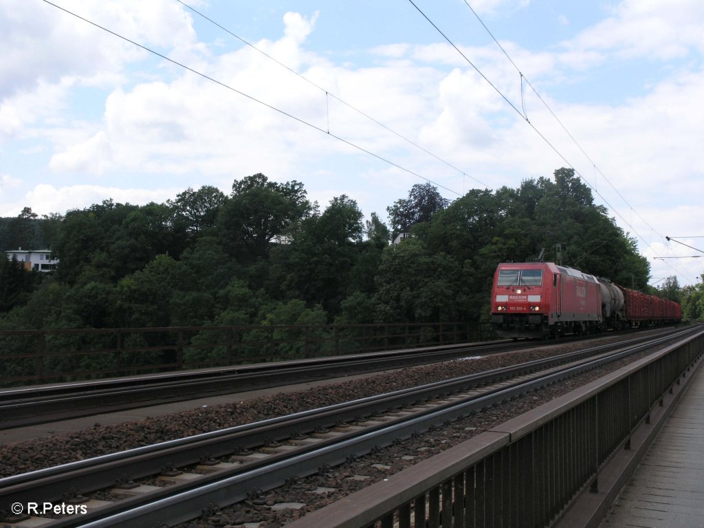 185 308-4 zieht ein gemischten G�terzug �ber die Donaubr�cke bei Regensburg-Pr�fering. 20.06.09