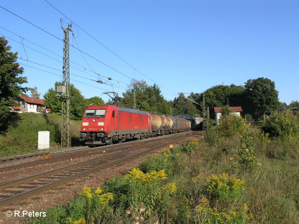 185 314-2 zieht ein gemischten G�terzug durch Undorf. 09.09.08