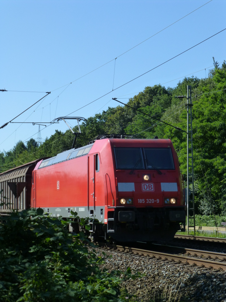 185 320 f�hrt am 1.8.13 durch Hilden.