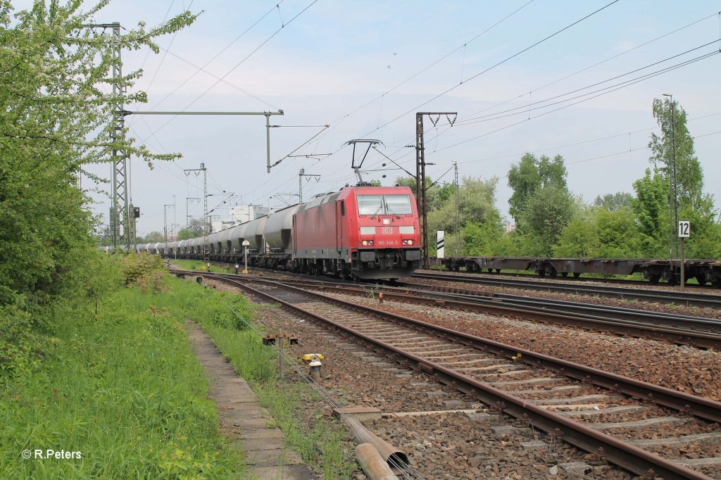 185 348-0 mit Staubbeh�lterwagen in Regensburg Ost. 09.05.13