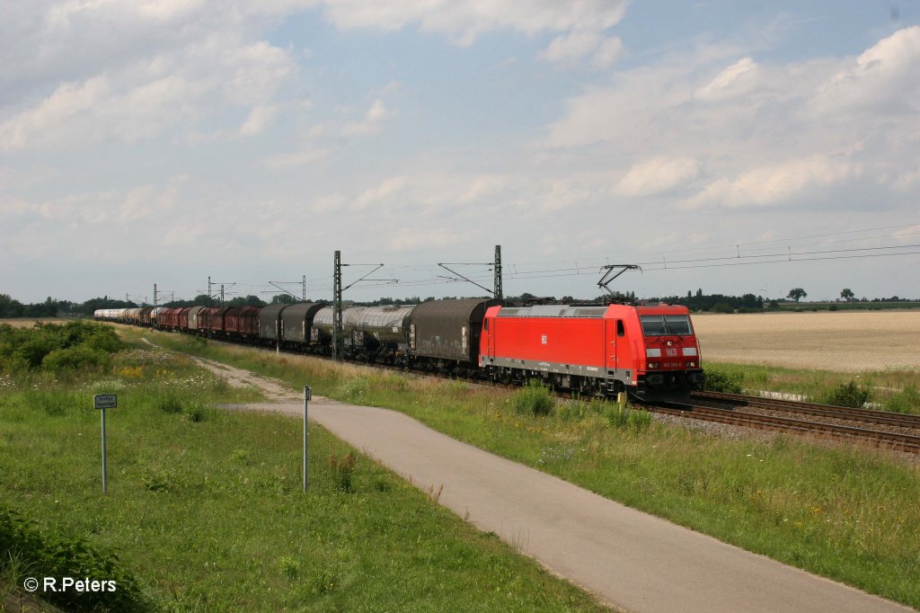 185 350-6 mit gemischten G�terzug bei Schkeuditz West. 10.07.11