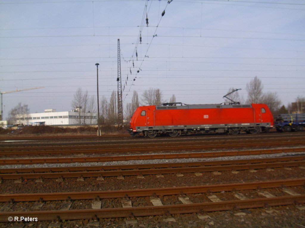 185 362-1 mit einem gemischten G�terzug in Leipzig Sch�nefeld. 12.03.11