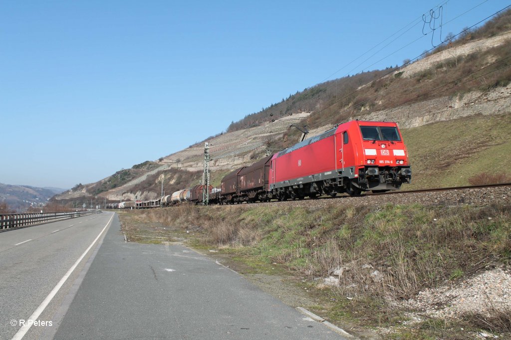 185 374-6 mit einem gemischten G�terzug bei der Blockstelle Bodental. 05.03.13