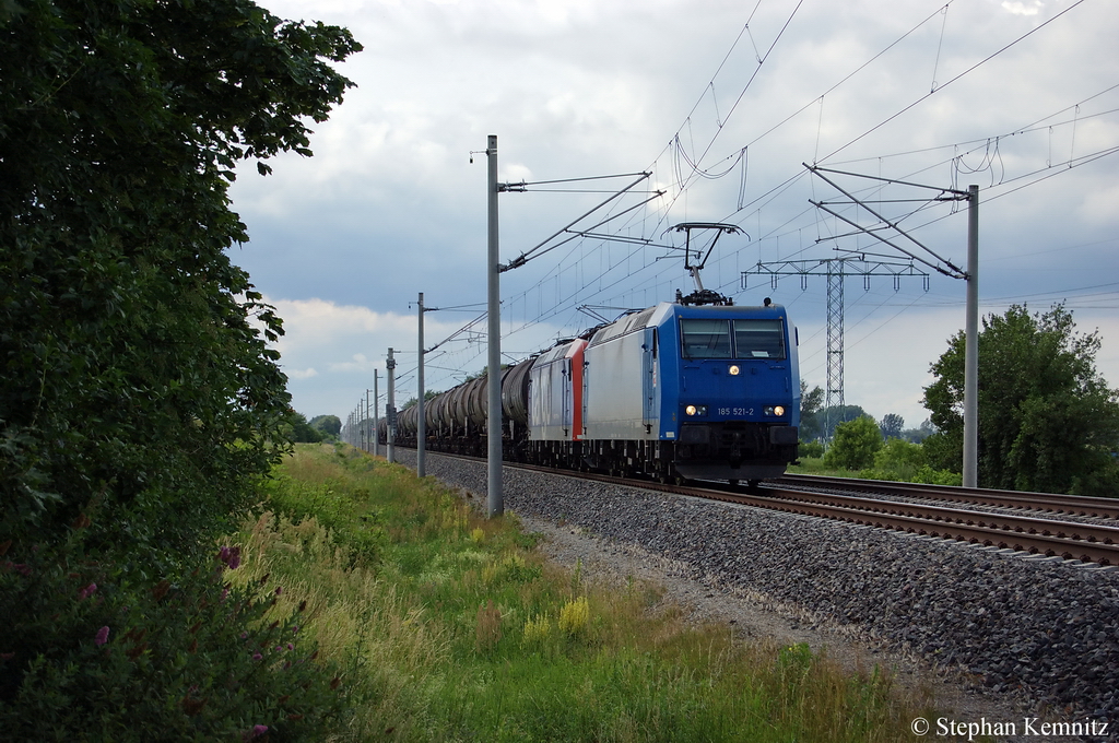 185 521-2 & 482 025-4  kalt  beide fr HGK mit Kesselzug, die mit Umweltgefhrdender Stoffen im flssigen Zustand befllt sind, in Richtung Paulinenaue unterwegs. 01.07.2011