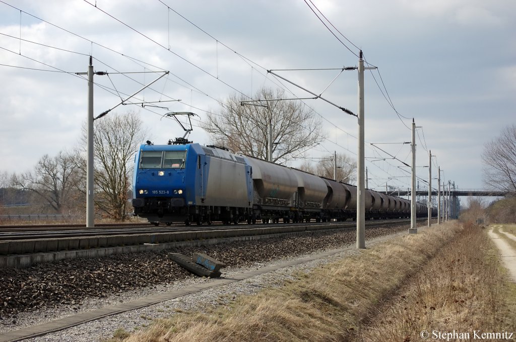 185 523-8 Arcelor-Mittal mit Steinkohlenstaub Kesselzug zwischen Gro�wudicke und Rathenow in Richtung Rathenow unterwegs. 28.03.2011