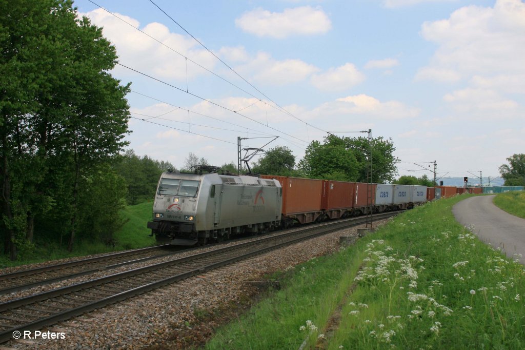 185 537-8 mit Containerzug bei P�lling. 13.05.11